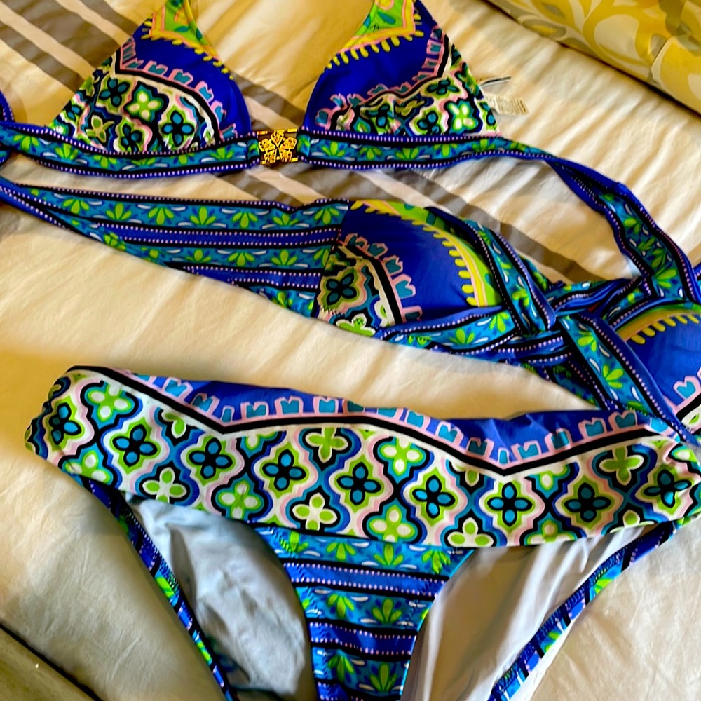 Gorgeous Trina Turk bikini w/ 2tops